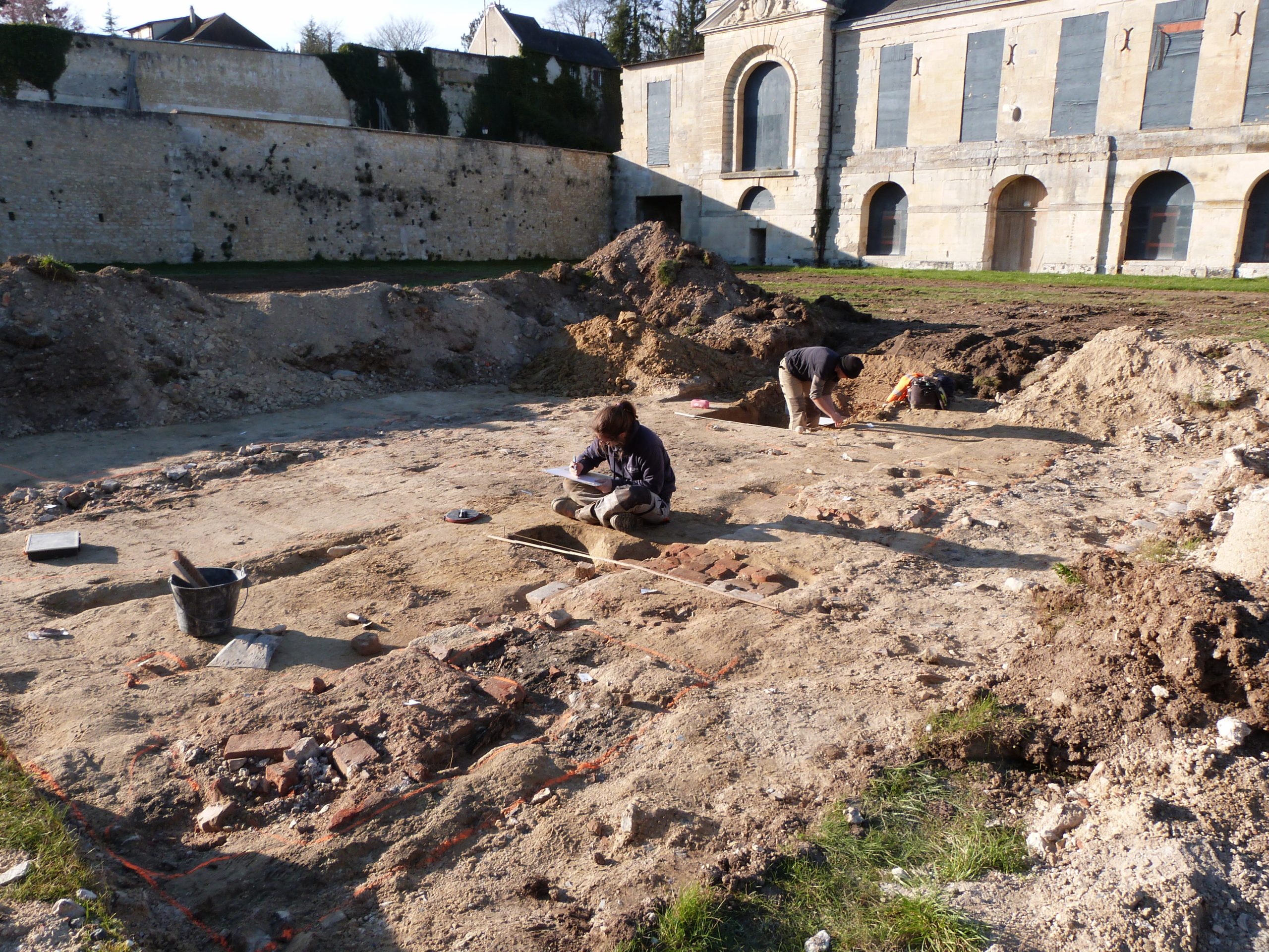 Sondages archéologiques dans la cour de l’orangerie